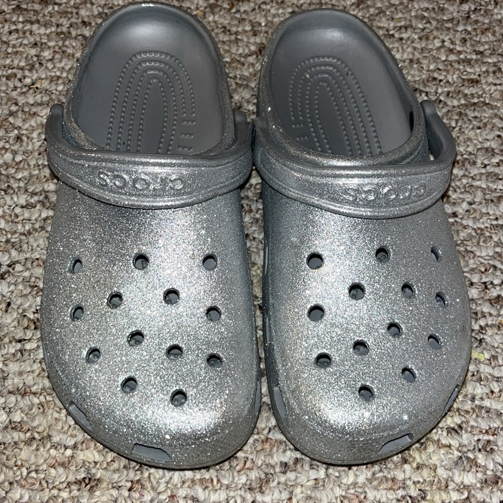 CROCS SILVER GLITTER SIZE M8 W10